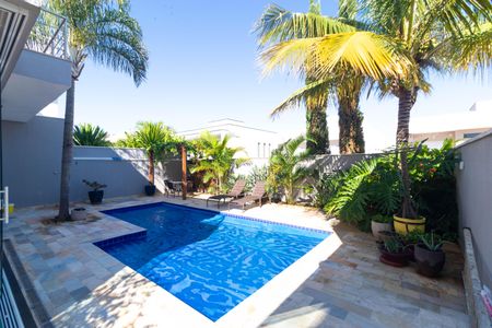 Casa de condomínio à venda com 268m², 3 quartos e 4 vagas Casa de condomínio à venda com 268m², 3 quartos e 4 vagasÁrea comum - Piscina