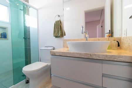 Casa de condomínio à venda com 268m², 3 quartos e 4 vagas Casa de condomínio à venda com 268m², 3 quartos e 4 vagasBanheiro da Suíte 02