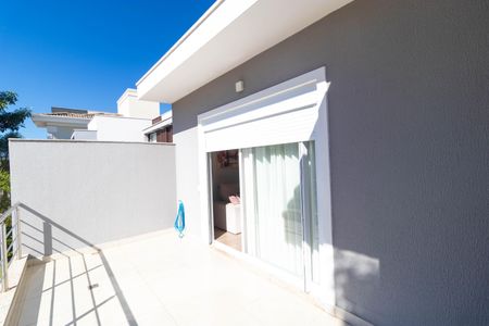 Casa de condomínio à venda com 268m², 3 quartos e 4 vagas Casa de condomínio à venda com 268m², 3 quartos e 4 vagasSacada da Sala de TV