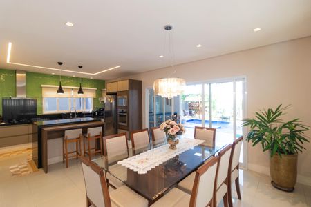 Casa de condomínio à venda com 268m², 3 quartos e 4 vagas Casa de condomínio à venda com 268m², 3 quartos e 4 vagasSala de Jantar