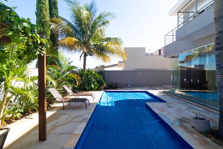 Casa de condomínio à venda com 268m², 3 quartos e 4 vagas Casa de condomínio à venda com 268m², 3 quartos e 4 vagasÁrea comum - Piscina