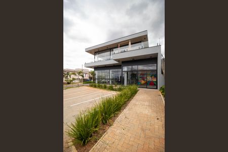 Casa de condomínio à venda com 268m², 3 quartos e 4 vagas Casa de condomínio à venda com 268m², 3 quartos e 4 vagasFachada