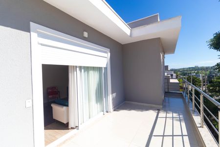 Casa de condomínio à venda com 268m², 3 quartos e 4 vagas Casa de condomínio à venda com 268m², 3 quartos e 4 vagasSacada da Sala de TV