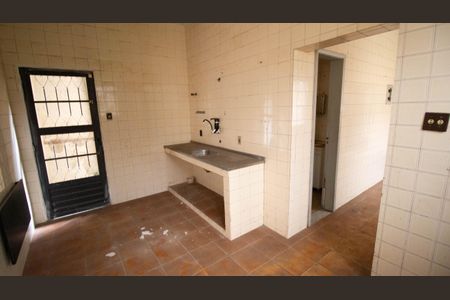 Casa à venda com 180m², 4 quartos e 1 vaga Casa à venda com 180m², 4 quartos e 1 vagaCozinha