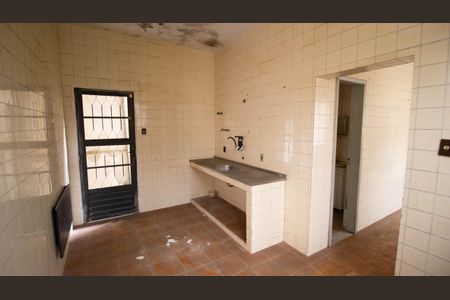 Casa à venda com 180m², 4 quartos e 1 vaga Casa à venda com 180m², 4 quartos e 1 vagaCozinha