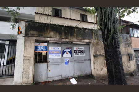 Casa à venda com 180m², 4 quartos e 1 vaga Casa à venda com 180m², 4 quartos e 1 vagaFachada