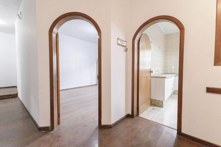 Casa para alugar com 500m², 7 quartos e 2 vagas Casa para alugar com 500m², 7 quartos e 2 vagasCorredor