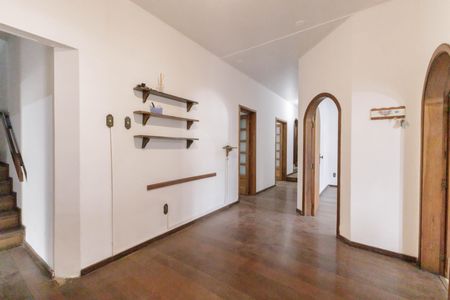 Casa para alugar com 500m², 7 quartos e 2 vagas Casa para alugar com 500m², 7 quartos e 2 vagasCorredor