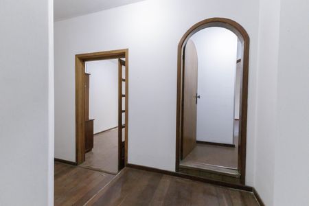 Casa para alugar com 500m², 7 quartos e 2 vagas Casa para alugar com 500m², 7 quartos e 2 vagasCorredor