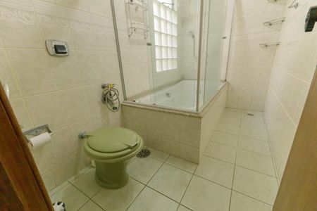 Casa para alugar com 500m², 7 quartos e 2 vagas Casa para alugar com 500m², 7 quartos e 2 vagasBanheiro da Suíte 1