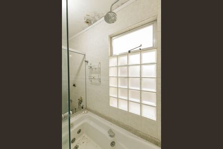 Casa para alugar com 500m², 7 quartos e 2 vagas Casa para alugar com 500m², 7 quartos e 2 vagasBanheiro da Suíte 1