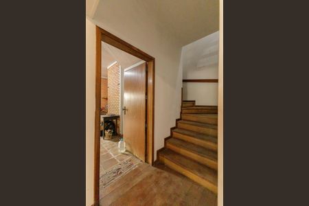 Casa para alugar com 500m², 7 quartos e 2 vagas Casa para alugar com 500m², 7 quartos e 2 vagasEscada