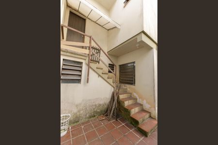 Casa para alugar com 500m², 7 quartos e 2 vagas Casa para alugar com 500m², 7 quartos e 2 vagasEscada