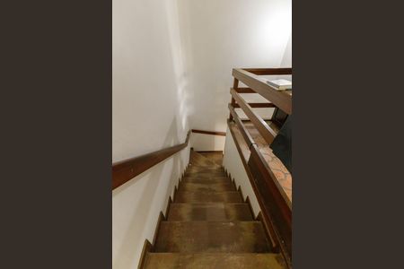 Casa para alugar com 500m², 7 quartos e 2 vagas Casa para alugar com 500m², 7 quartos e 2 vagasEscada