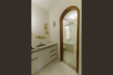 Casa para alugar com 500m², 7 quartos e 2 vagas Casa para alugar com 500m², 7 quartos e 2 vagasBanheiro da Suíte 1