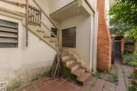 Casa para alugar com 500m², 7 quartos e 2 vagas Casa para alugar com 500m², 7 quartos e 2 vagasEscada