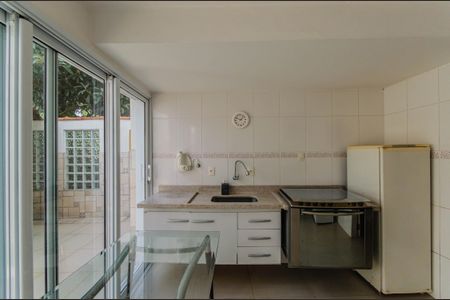 Casa à venda com 300m², 4 quartos e 3 vagas Casa à venda com 300m², 4 quartos e 3 vagasÁrea de Serviço