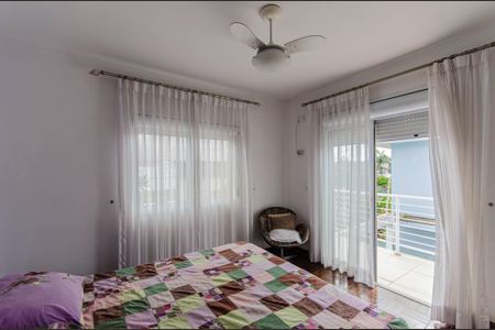 Casa à venda com 300m², 4 quartos e 3 vagas Casa à venda com 300m², 4 quartos e 3 vagasSuíte