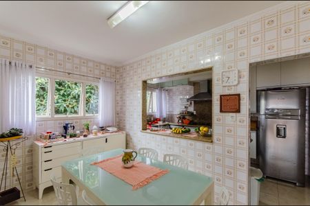 Casa à venda com 300m², 4 quartos e 3 vagas Casa à venda com 300m², 4 quartos e 3 vagasCozinha