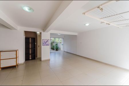 Casa à venda com 300m², 4 quartos e 3 vagas Casa à venda com 300m², 4 quartos e 3 vagasGaragem