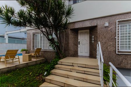 Casa à venda com 300m², 4 quartos e 3 vagas Casa à venda com 300m², 4 quartos e 3 vagasFachada interna