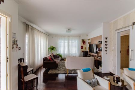 Casa à venda com 300m², 4 quartos e 3 vagas Casa à venda com 300m², 4 quartos e 3 vagasSala