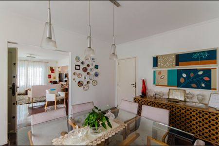 Casa à venda com 300m², 4 quartos e 3 vagas Casa à venda com 300m², 4 quartos e 3 vagasSala de Jantar