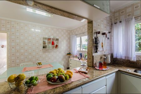 Casa à venda com 300m², 4 quartos e 3 vagas Casa à venda com 300m², 4 quartos e 3 vagasCozinha