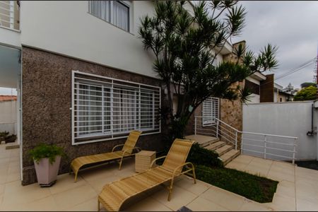 Casa à venda com 300m², 4 quartos e 3 vagas Casa à venda com 300m², 4 quartos e 3 vagasÁrea externa