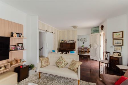 Casa à venda com 300m², 4 quartos e 3 vagas Casa à venda com 300m², 4 quartos e 3 vagasSala