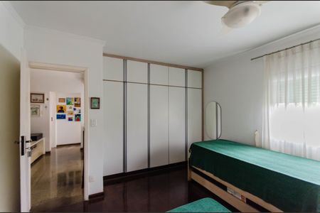 Casa à venda com 300m², 4 quartos e 3 vagas Casa à venda com 300m², 4 quartos e 3 vagasQuarto 1