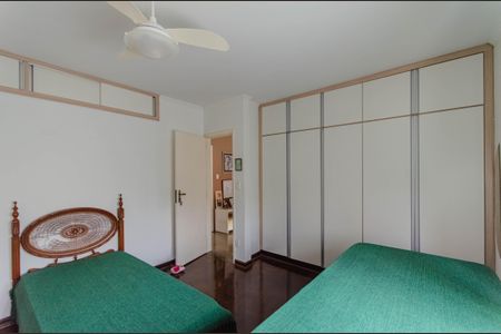 Casa à venda com 300m², 4 quartos e 3 vagas Casa à venda com 300m², 4 quartos e 3 vagasQuarto 1