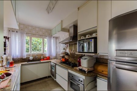 Casa à venda com 300m², 4 quartos e 3 vagas Casa à venda com 300m², 4 quartos e 3 vagasCozinha