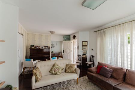 Casa à venda com 300m², 4 quartos e 3 vagas Casa à venda com 300m², 4 quartos e 3 vagasSala