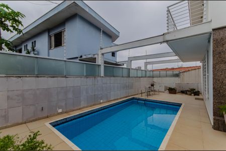Casa à venda com 300m², 4 quartos e 3 vagas Casa à venda com 300m², 4 quartos e 3 vagasPiscina