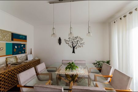 Casa à venda com 300m², 4 quartos e 3 vagas Casa à venda com 300m², 4 quartos e 3 vagasSala de Jantar