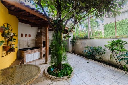 Casa à venda com 300m², 4 quartos e 3 vagas Casa à venda com 300m², 4 quartos e 3 vagasÁrea gourmet