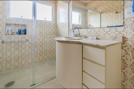 Casa à venda com 300m², 4 quartos e 3 vagas Casa à venda com 300m², 4 quartos e 3 vagasBanheiro Social