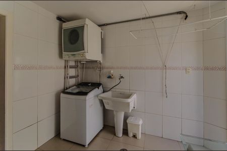 Casa à venda com 300m², 4 quartos e 3 vagas Casa à venda com 300m², 4 quartos e 3 vagasÁrea de Serviço