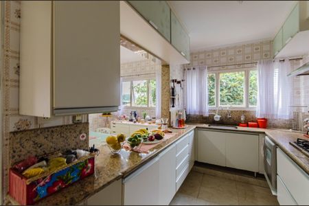 Casa à venda com 300m², 4 quartos e 3 vagas Casa à venda com 300m², 4 quartos e 3 vagasCozinha