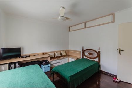 Casa à venda com 300m², 4 quartos e 3 vagas Casa à venda com 300m², 4 quartos e 3 vagasQuarto 1