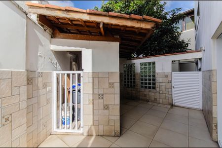 Casa à venda com 300m², 4 quartos e 3 vagas Casa à venda com 300m², 4 quartos e 3 vagasQuintal