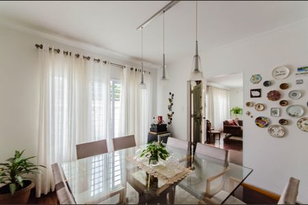 Casa à venda com 300m², 4 quartos e 3 vagas Casa à venda com 300m², 4 quartos e 3 vagasSala de Jantar