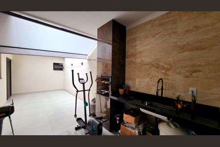 Casa à venda com 99m², 3 quartos e 2 vagas Casa à venda com 99m², 3 quartos e 2 vagasQuintal