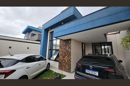 Casa à venda com 99m², 3 quartos e 2 vagas Casa à venda com 99m², 3 quartos e 2 vagasFachada