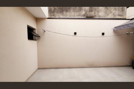 Casa à venda com 99m², 3 quartos e 2 vagas Casa à venda com 99m², 3 quartos e 2 vagasQuintal