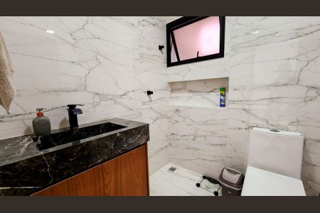 Casa à venda com 99m², 3 quartos e 2 vagas Casa à venda com 99m², 3 quartos e 2 vagasBanheiro