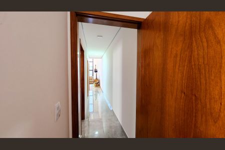 Casa à venda com 99m², 3 quartos e 2 vagas Casa à venda com 99m², 3 quartos e 2 vagasCorredor