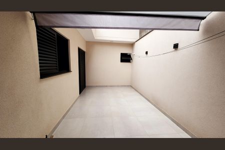 Casa à venda com 99m², 3 quartos e 2 vagas Casa à venda com 99m², 3 quartos e 2 vagasQuintal