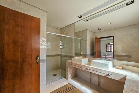 Casa para alugar com 300m², 3 quartos e 5 vagas Casa para alugar com 300m², 3 quartos e 5 vagasBanheiro da suíte 1